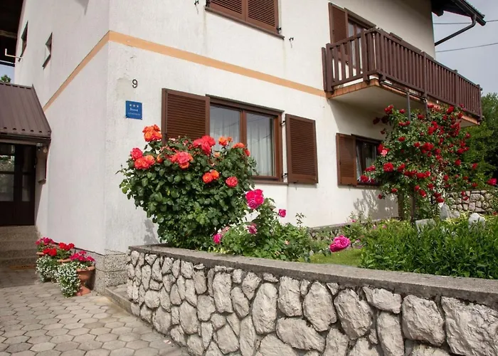 아파트 Gordana A4+2 For 6 Pax Nature Park