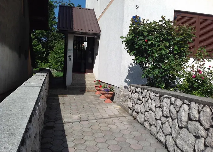Gordana A4+2 For 6 Pax Nature Park 로크베