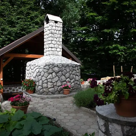 Gordana A4+2 For 6 Pax Nature Park Apartman *