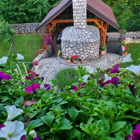 Gordana A4+2 For 6 Pax Nature Park Apartman *