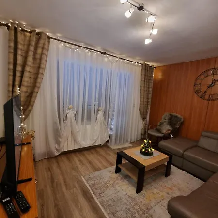 Gordana A4+2 For 6 Pax Nature Park * لوكفا