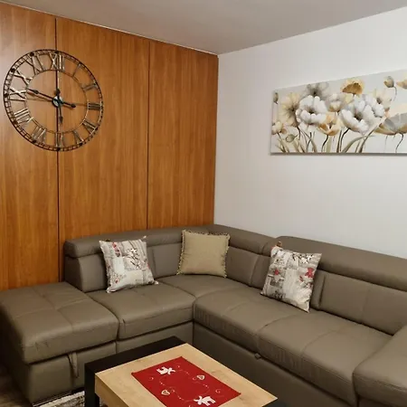Gordana A4+2 For 6 Pax Nature Park Apartman *