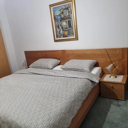 Gordana A4+2 For 6 Pax Nature Park لوكفا