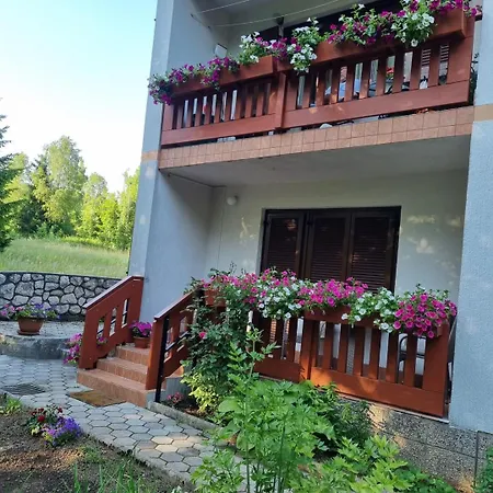 Gordana A4+2 For 6 Pax Nature Park Apartman *